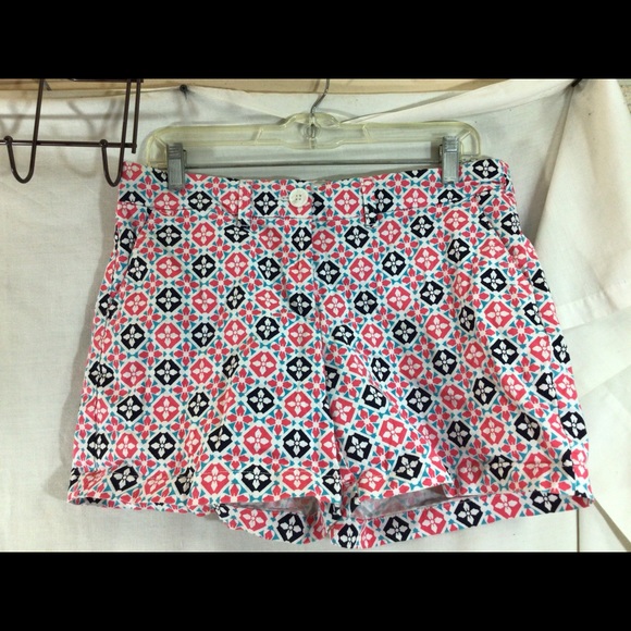 Woman’s Sz 8 CROWN & IVY Multicolor Shorts pre-own - Picture 1 of 7